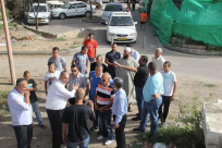  بالفيديو: وفد من بلدية اللد يقدمون واجب العزاء لعائلة أبو غانم بوفاة الطفلة ياسمين 